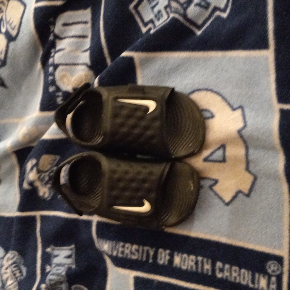 Boys size 6C Nike sandles